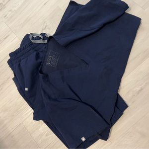 Figs: Casma 3 Pocket Large Top & Large Zamora Jogger